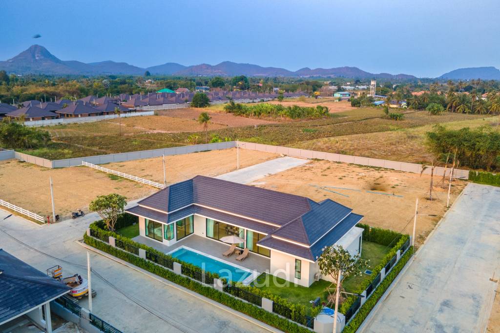 เลอ ลักซ์ วิลล่า (L'UX VILLA Private Pool Villas)