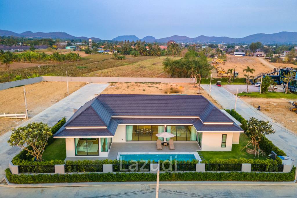 เลอ ลักซ์ วิลล่า (L'UX VILLA Private Pool Villas)