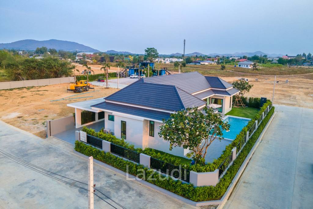 เลอ ลักซ์ วิลล่า (L'UX VILLA Private Pool Villas)