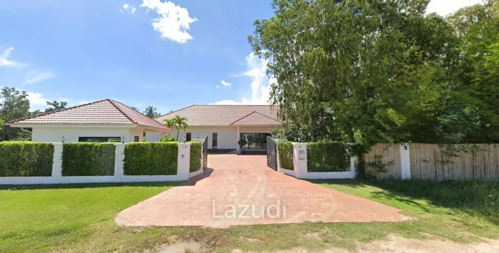 ST GEORGE'S PARK : Cozy 2 Bed Pool villa