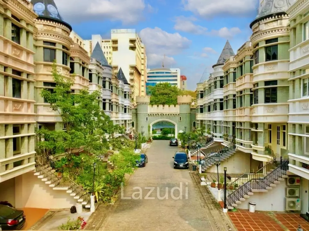 3 Beds 4 Baths 380 SQ.M Moo Baan Chicha Castle