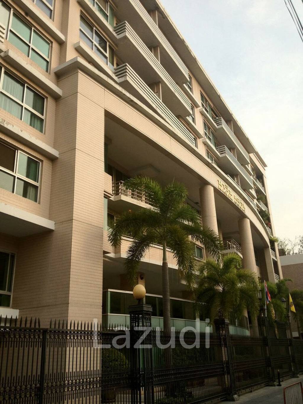Navin Court