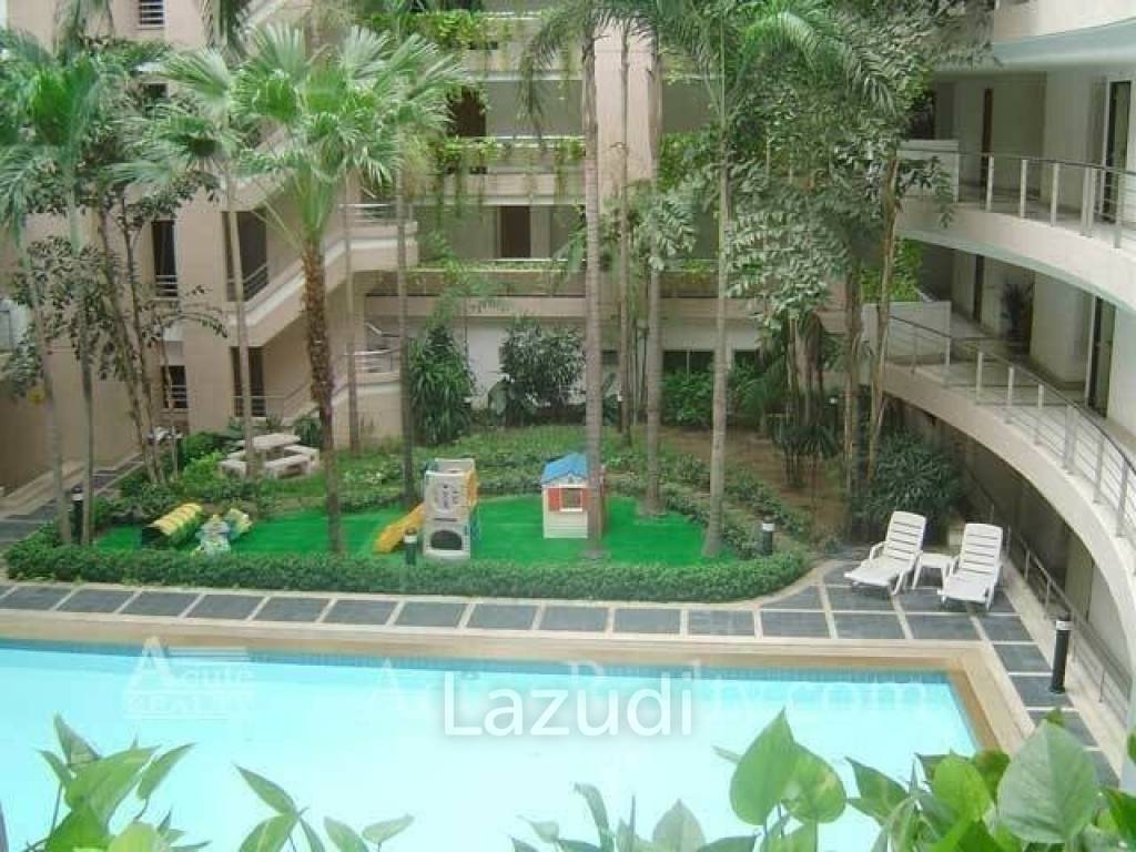 Navin Court