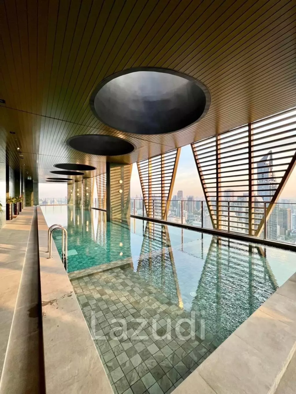60 sqm high floor condo at NOBLE STATE 39 in Khlong Tan Nuea Bangkok