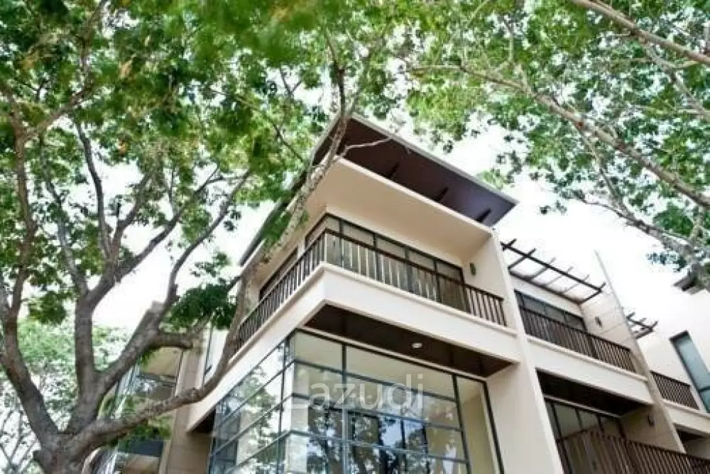 Luxury 2 Bed Condo at Palm Hills