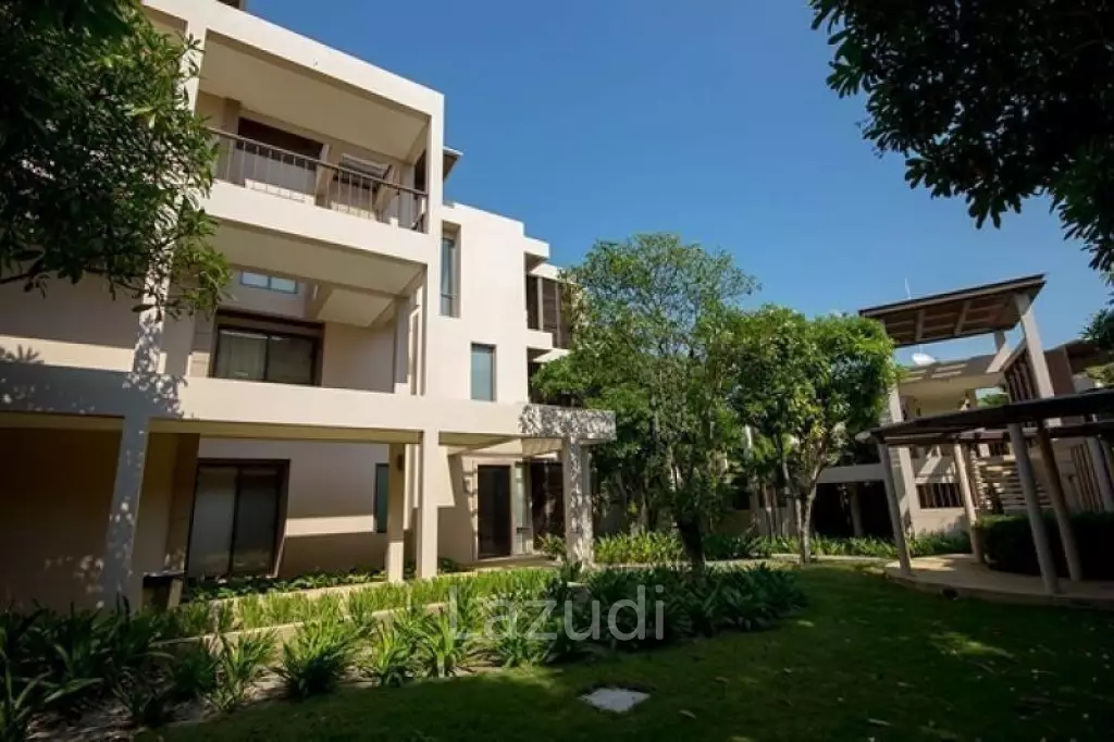 Luxury 2 Bed Condo at Palm Hills