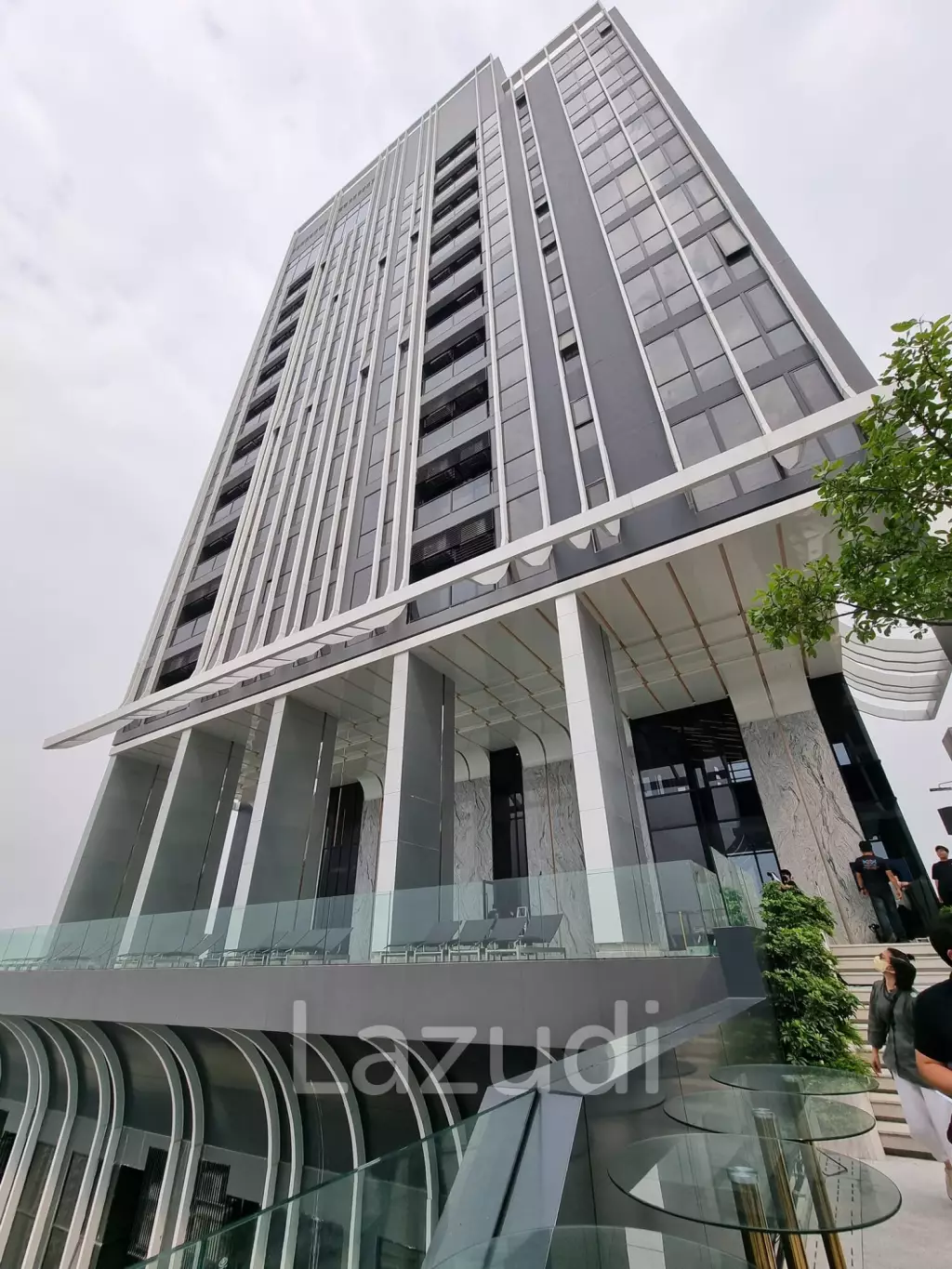 2 Bed 1 Bath 45 Sqm Condo For Sale in Bangkok