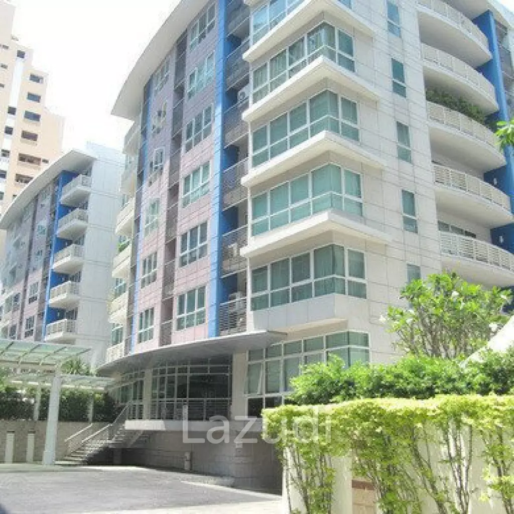 Luxurious 2-Bed Condo in Heart of Watthana, Bangkok