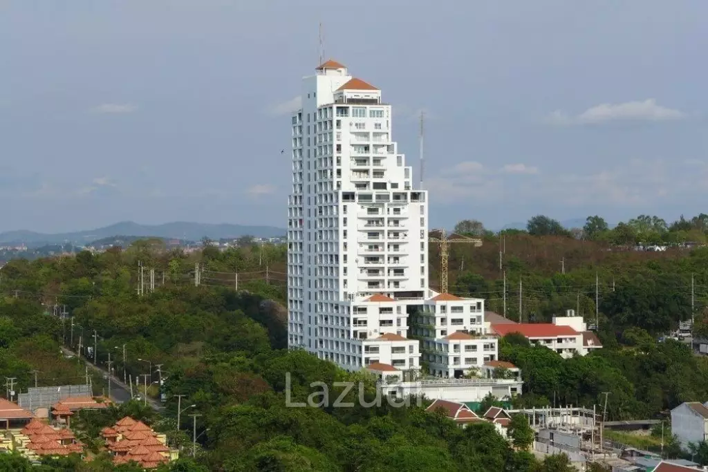 Studio 1 Bathroom 42 SQ.M. Pattaya Hill Resort