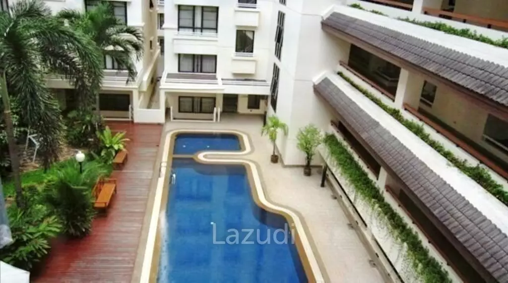 62 sqm stylish 1 bedroom condo on 4th floor in Khlong Tan Nuea Bangkok