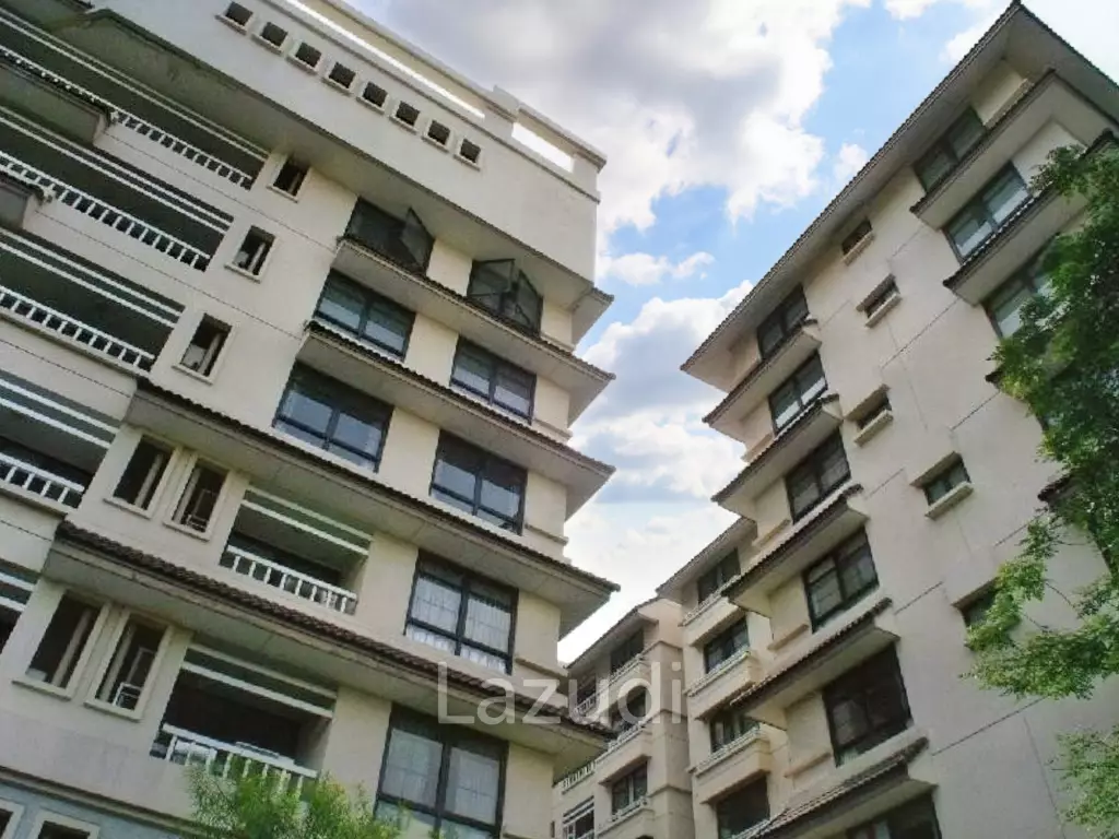 62 sqm stylish 1 bedroom condo on 4th floor in Khlong Tan Nuea Bangkok