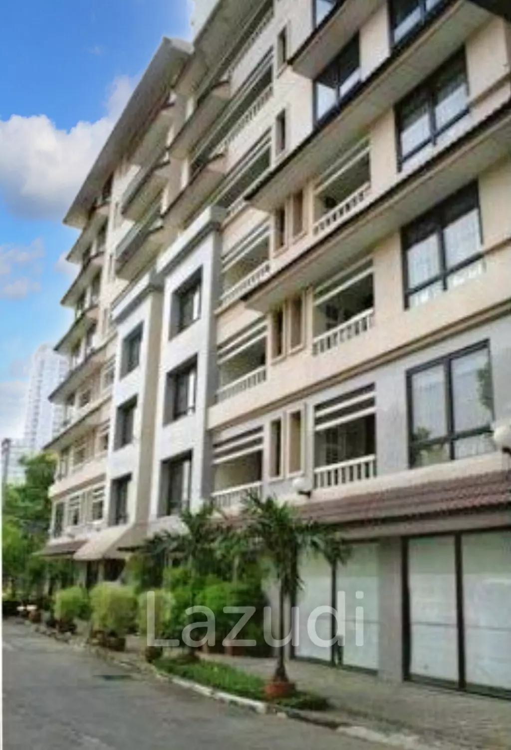 62 sqm stylish 1 bedroom condo on 4th floor in Khlong Tan Nuea Bangkok