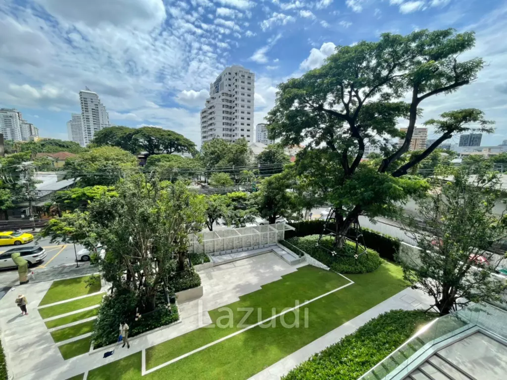 Luxurious 1-Bedroom Condo RHYTHM Ekkamai Estate