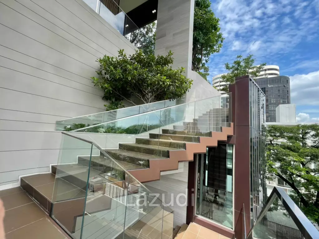Luxurious 1-Bedroom Condo RHYTHM Ekkamai Estate