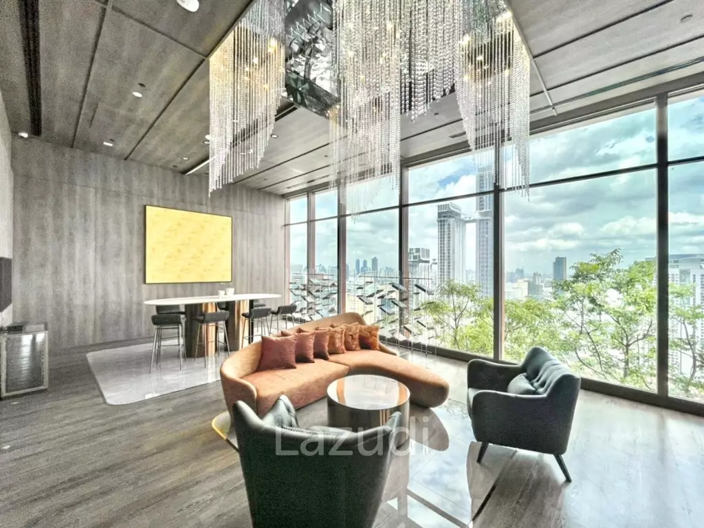 Luxurious 1-Bedroom Condo RHYTHM Ekkamai Estate