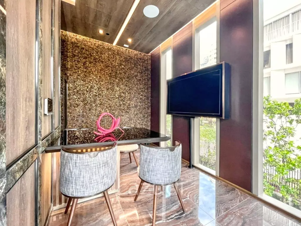 Luxurious 1-Bedroom Condo RHYTHM Ekkamai Estate