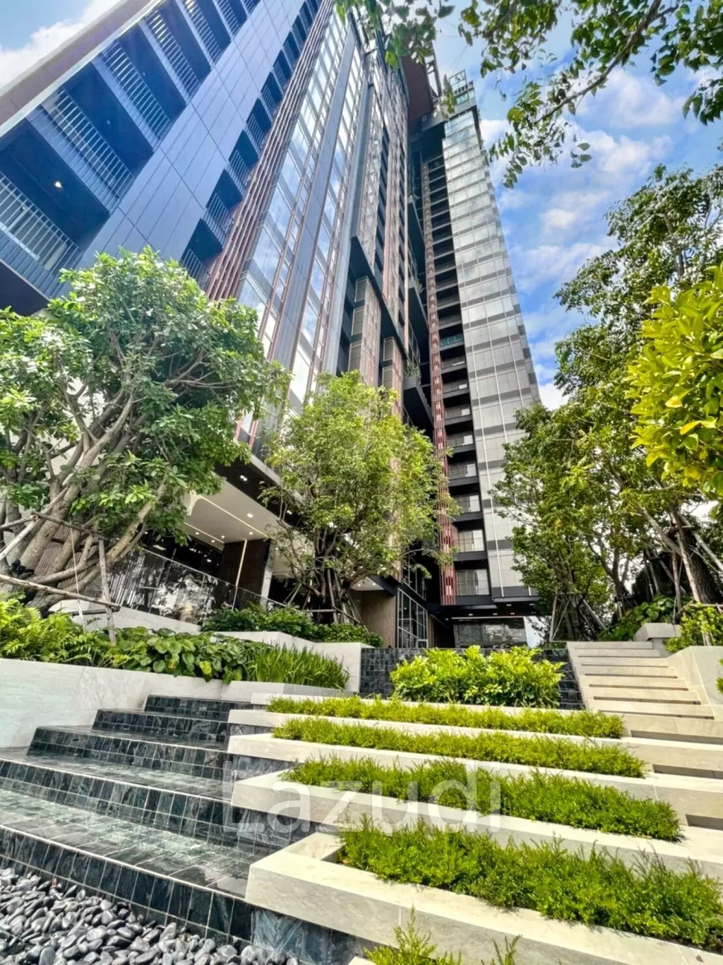 Luxurious 1-Bedroom Condo RHYTHM Ekkamai Estate