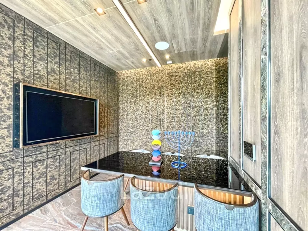 Luxurious 1-Bedroom Condo RHYTHM Ekkamai Estate