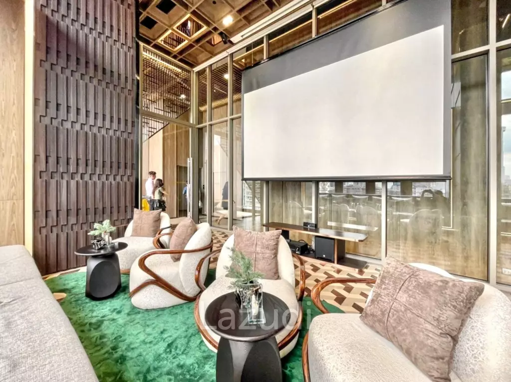 Luxurious 1-Bedroom Condo RHYTHM Ekkamai Estate