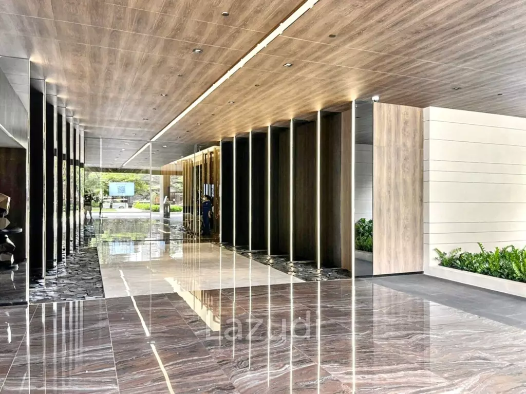 Luxurious 1-Bedroom Condo RHYTHM Ekkamai Estate