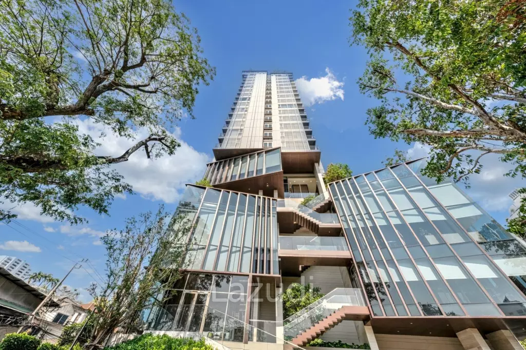 Luxurious 1-Bedroom Condo RHYTHM Ekkamai Estate