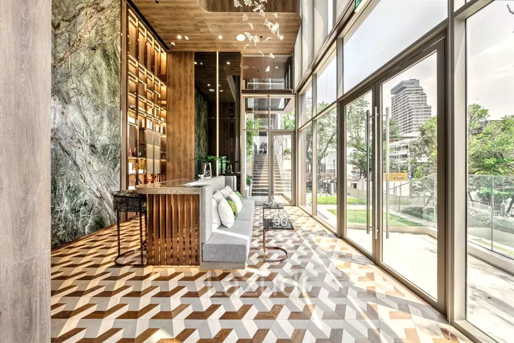 Luxurious 1-Bedroom Condo RHYTHM Ekkamai Estate