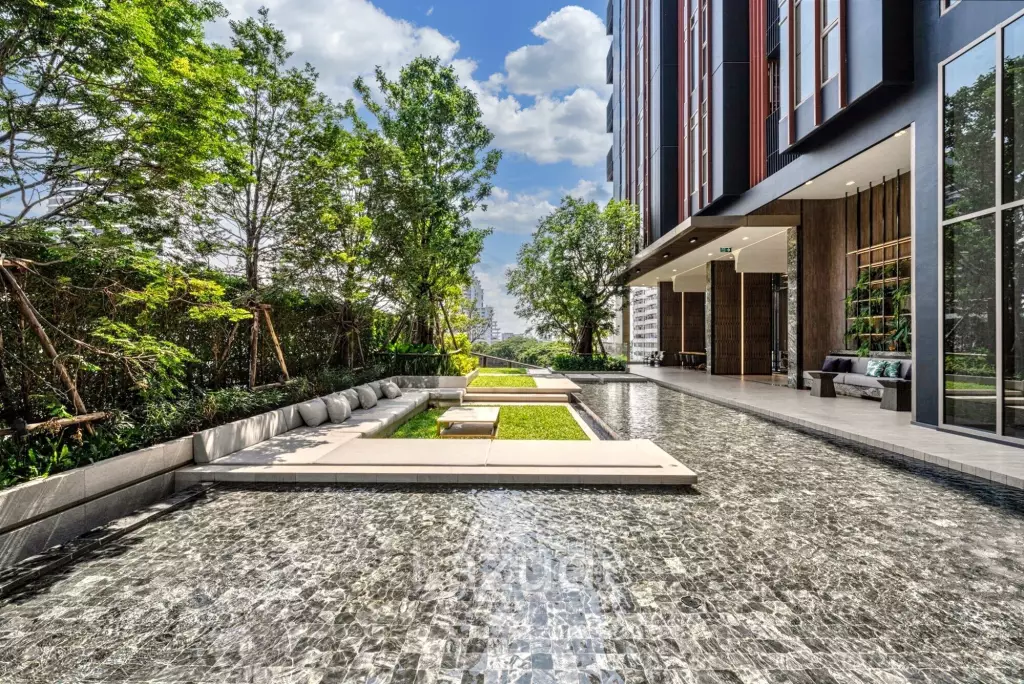 Luxurious 1-Bedroom Condo RHYTHM Ekkamai Estate