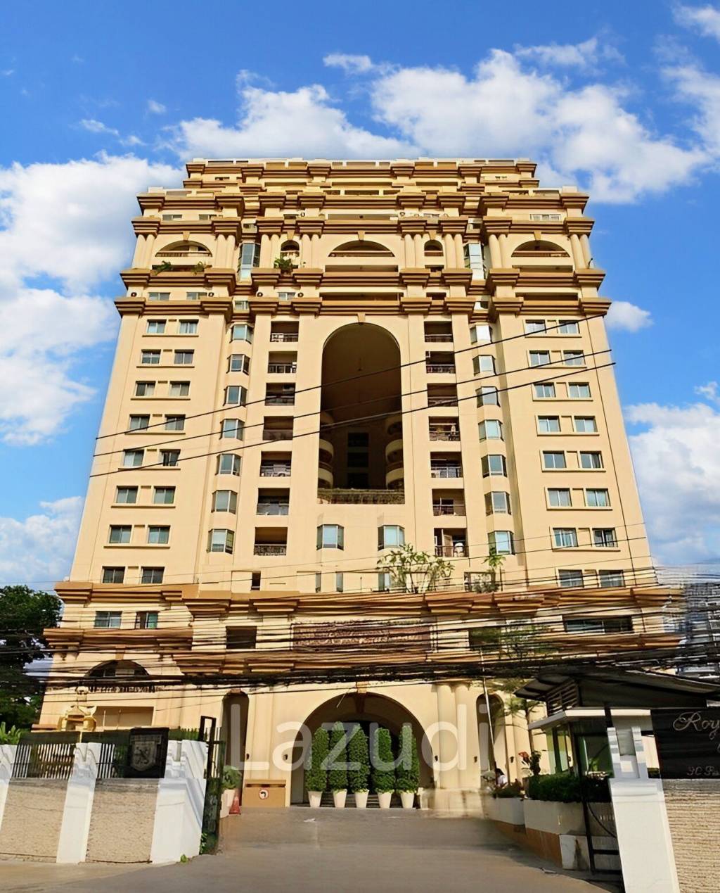 Royal Castle Sukhumvit