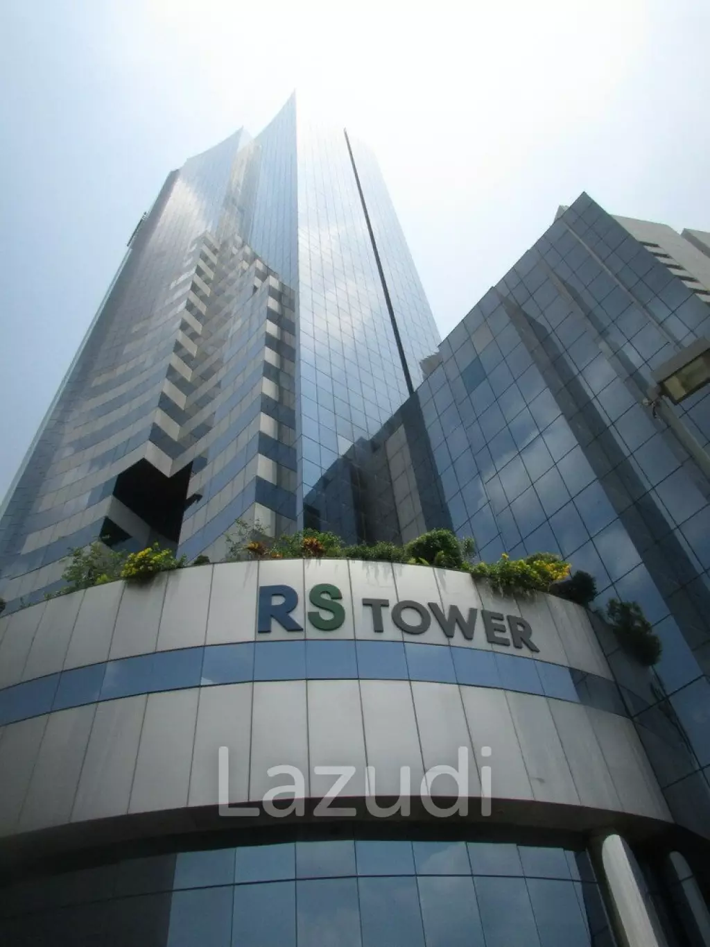 Fully Furnished office (upon request) in Huai Kwang