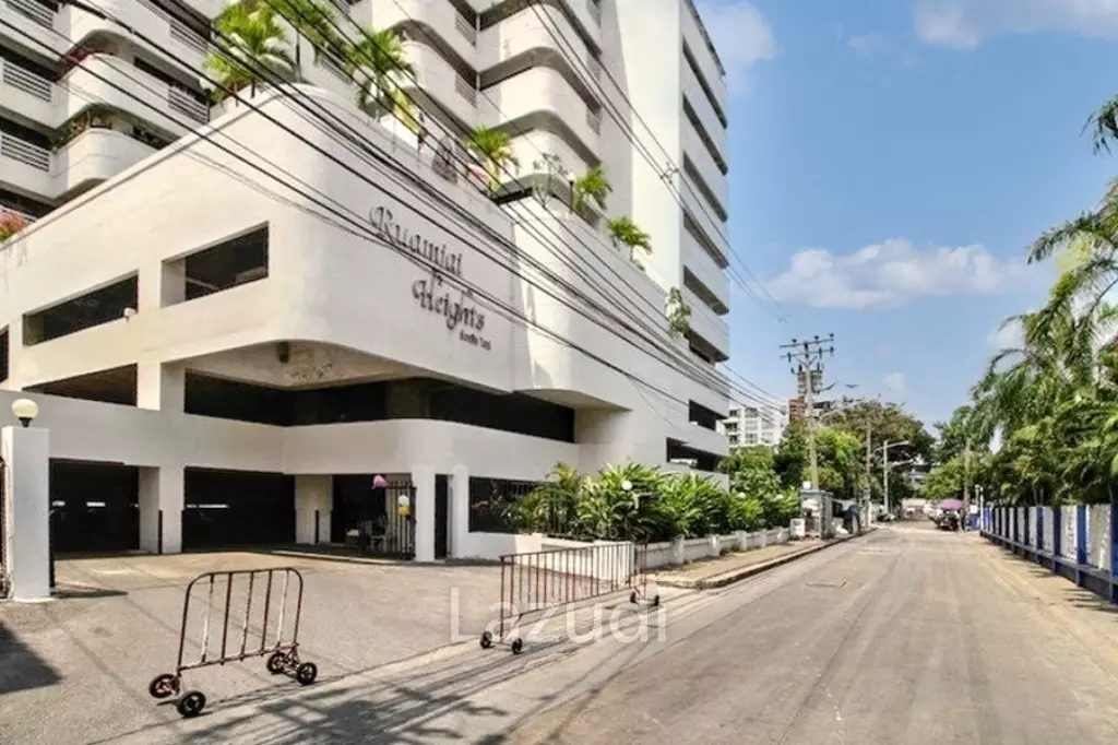 205 sqm 3-Bed Condo with Huge Terrace in Khlong Toei Nuea, Bangkok