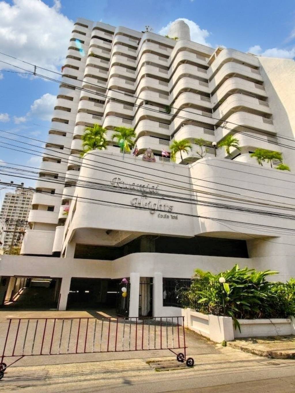 3 Bedrooms 2 Bathrooms 150 SQ.M Ruamjai Heights