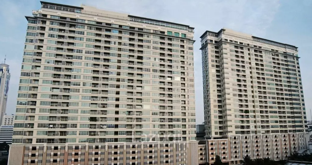 115 sqm high floor condo Baan Klang Krung Siam Pathumwan Ratchathewi Bangkok