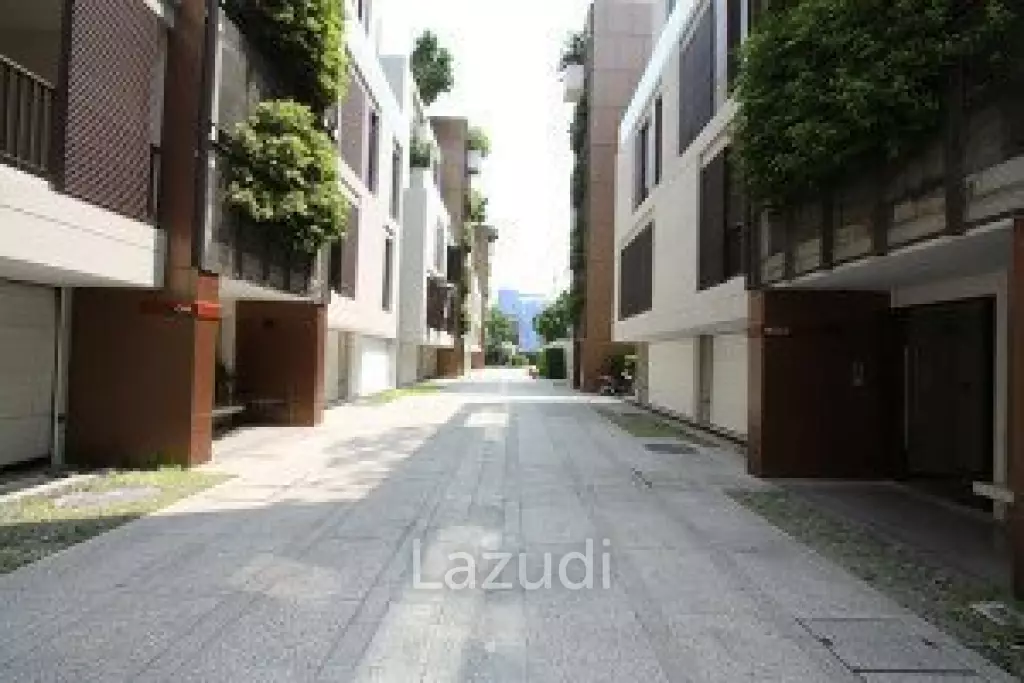 3 Bedrooms 3 Bathrooms 386 SQ.M Baan Lux Sathon