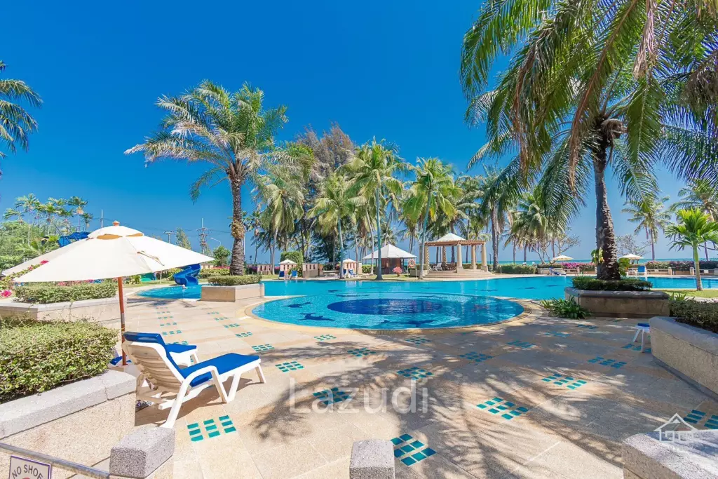 SPRINGFIELD BEACH CONDO : 2 bed beachfront condo with great views