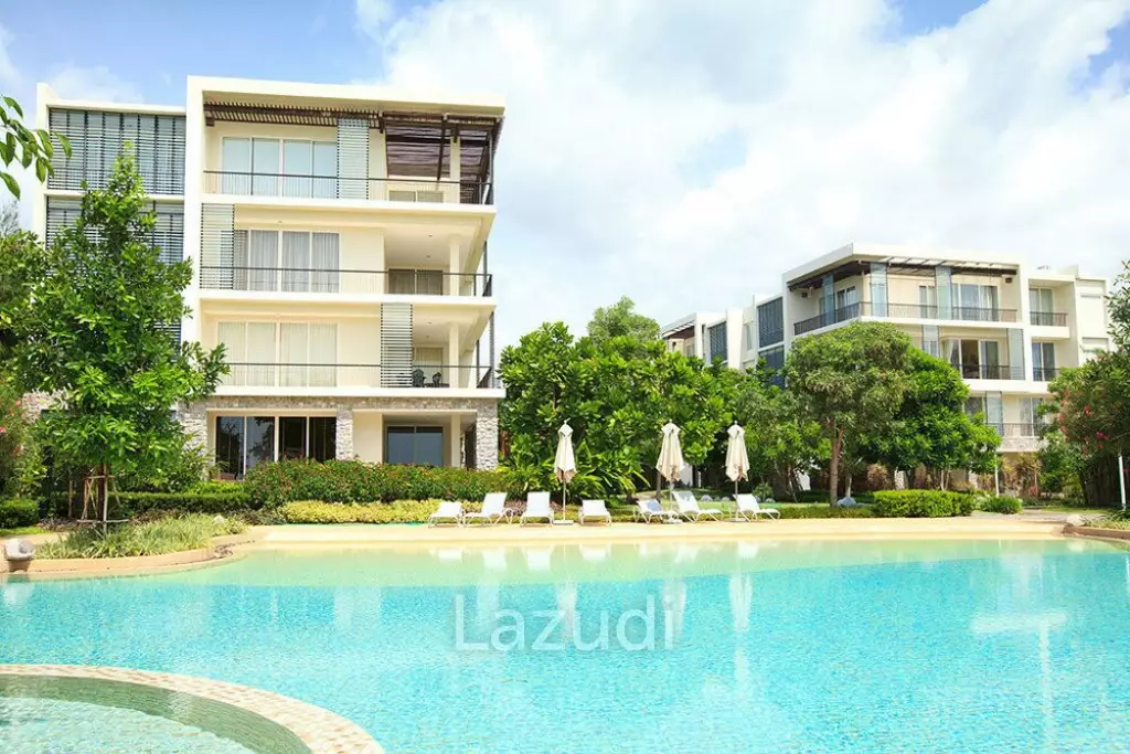 คอนโดหรู 225 ตร.ม. 3 ห้องนอนวิวทะเลในบ้านนับคลื่น