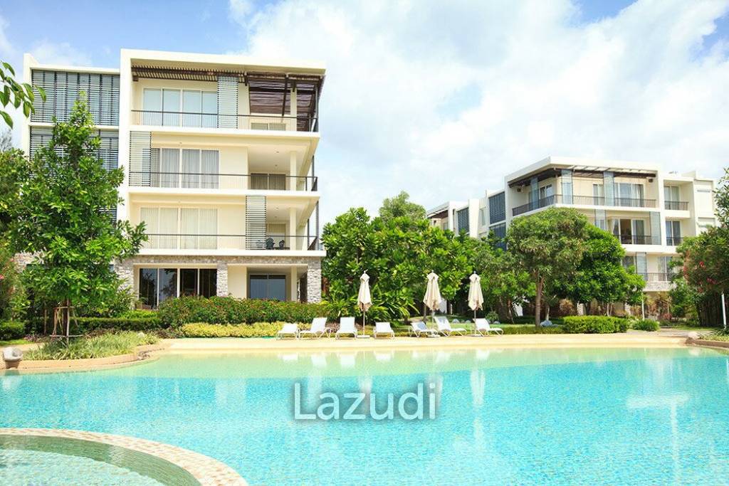 Beautiful 1 Bedroom Pool View Condo