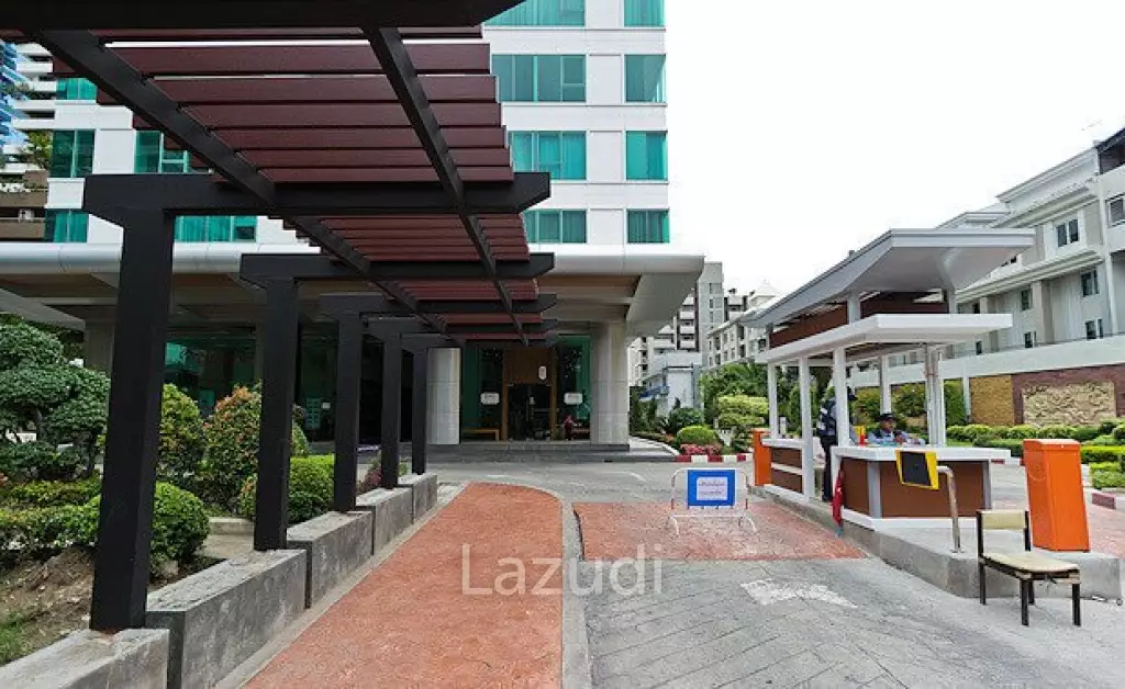 2 Bed 1 Bath 61 SQ.M Sukhumvit Living Town