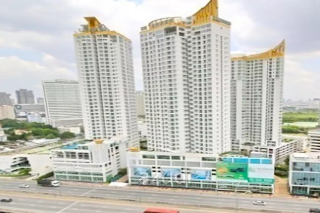 1 Bed 1 Bath 41 SQ.M T.C. Green Condominium