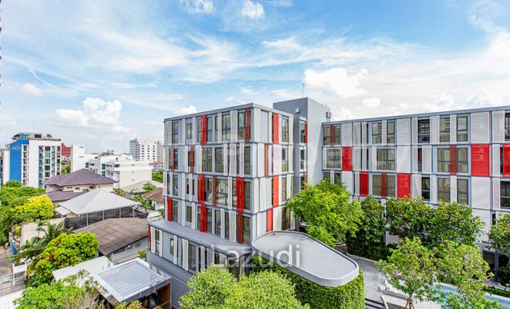 Taka Haus Ekamai 12