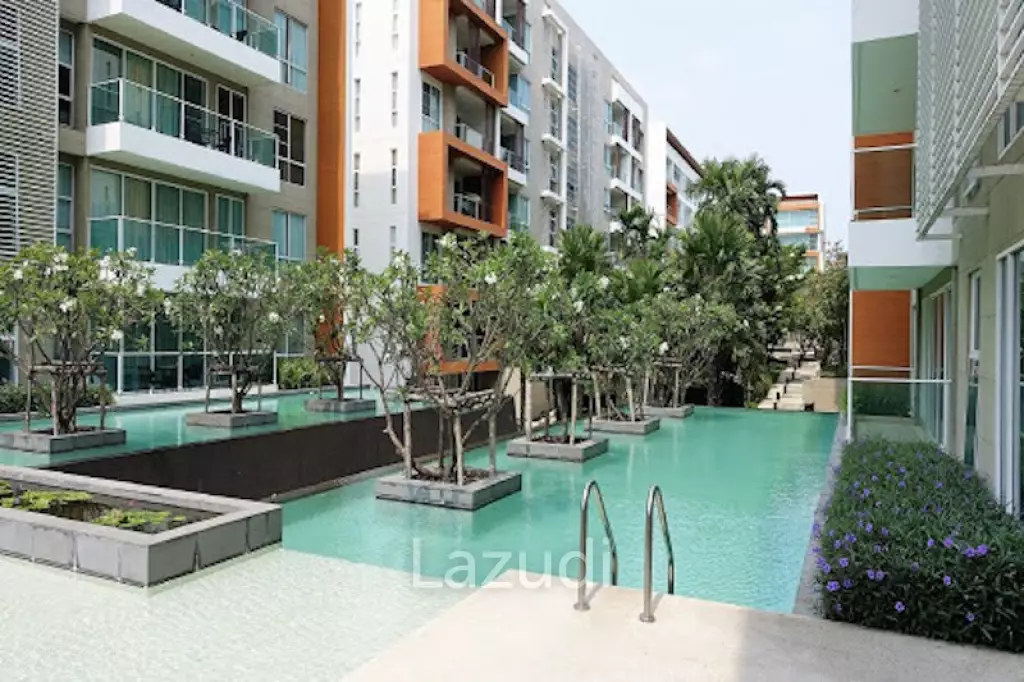 Modern 2 Bedroom Condo Close To The Beach