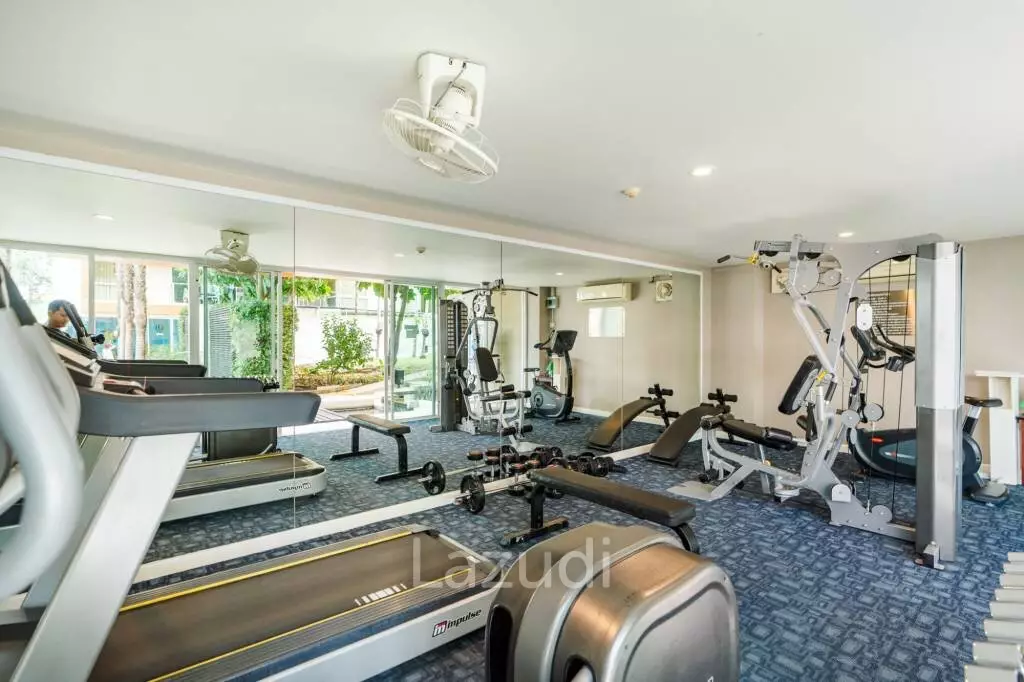 Modern 2 Bedroom Condo Close To The Beach
