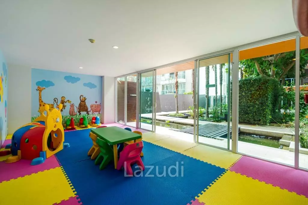 Modern 2 Bedroom Condo Close To The Beach