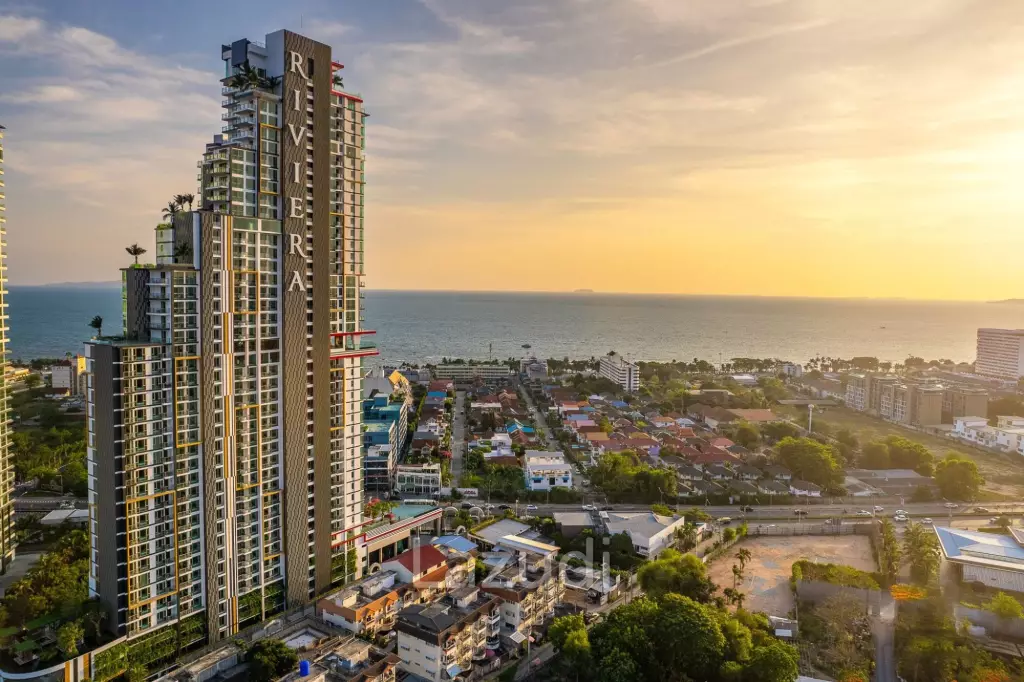 Elegant 1-Bedroom Luxury Condo at The Riviera Ocean Drive