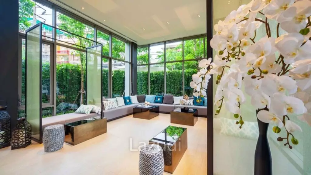 67 sqm 2 bedroom condo on 18th floor at The Room Sathorn - St.Louis, Yan Nawa Bangkok