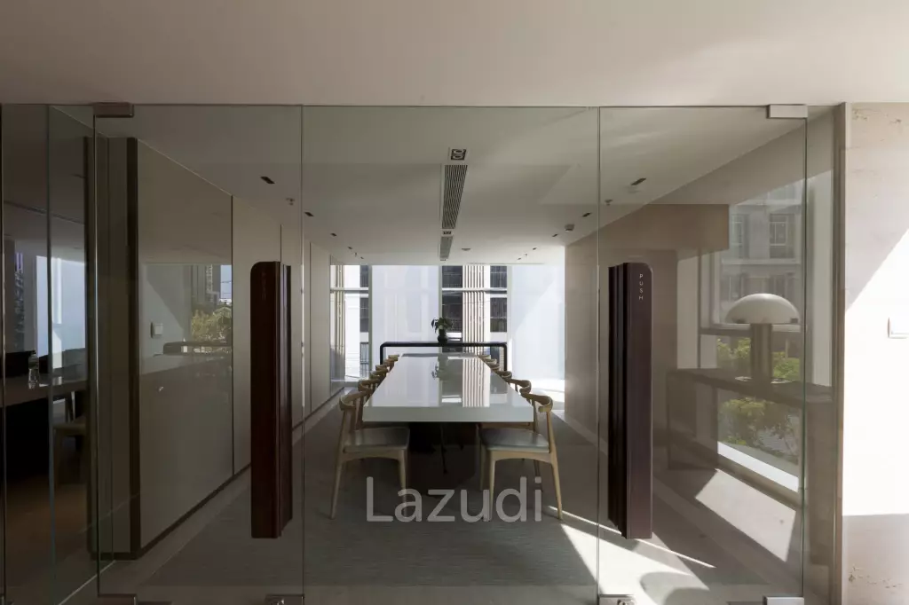 2 Bed 2 Bath 91 SQ.M The Strand Thonglor