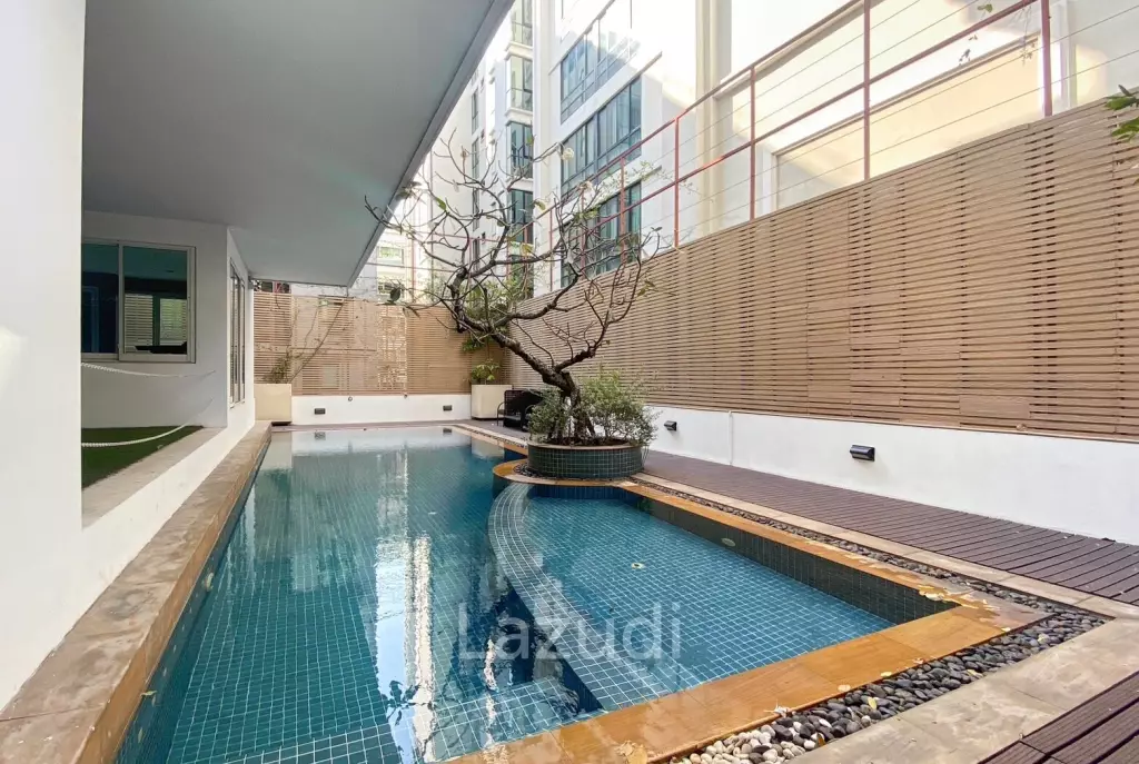 4 Bed 4 Bath 350 SQ.M The Verandah Sukhumvit
