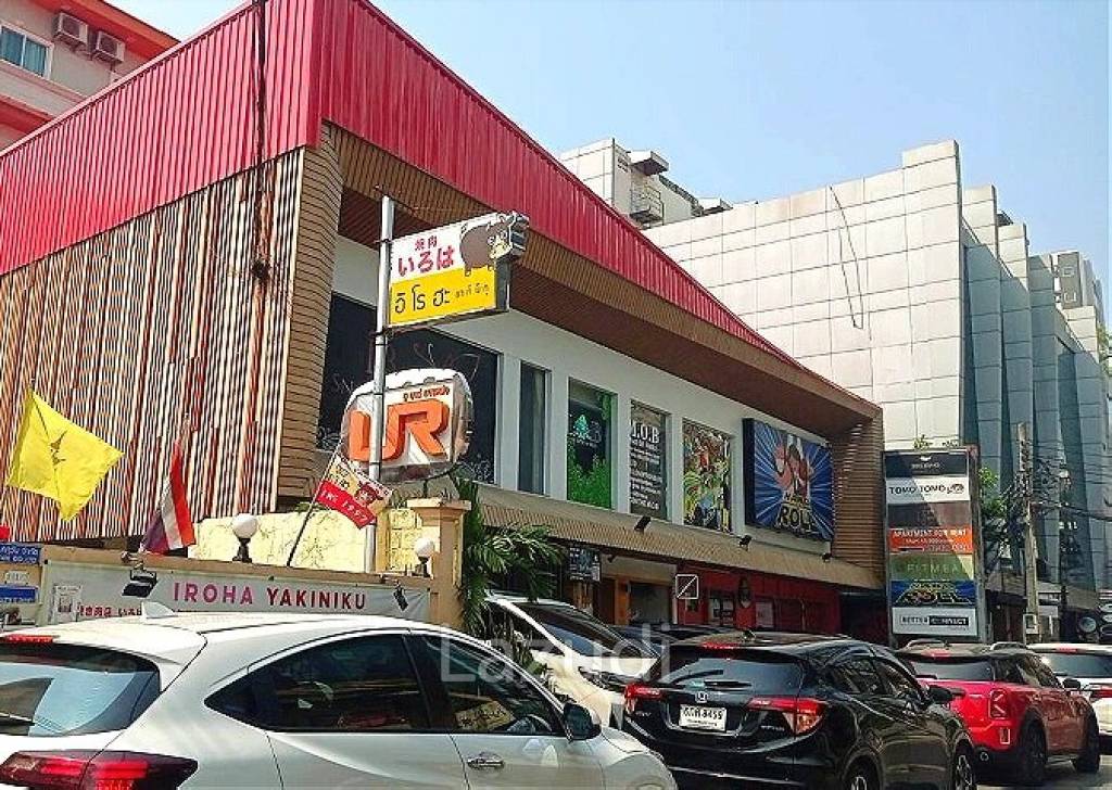 UR thonglor soi 13