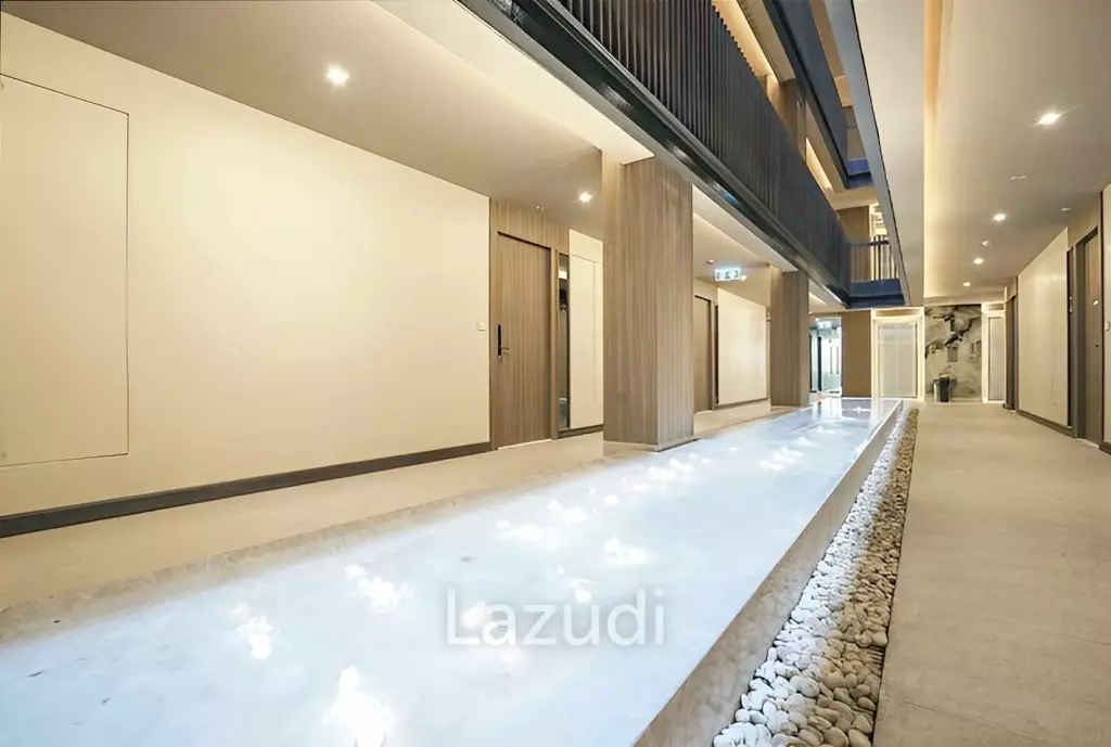 Studio 1 Bathroom 36 SQ.M. Urbitia Thong Lo