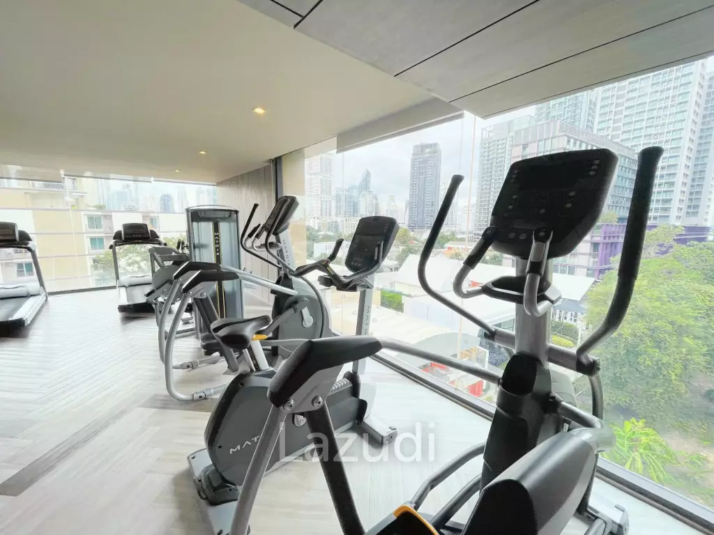 Studio 1 Bathroom 36 SQ.M. Urbitia Thong Lo