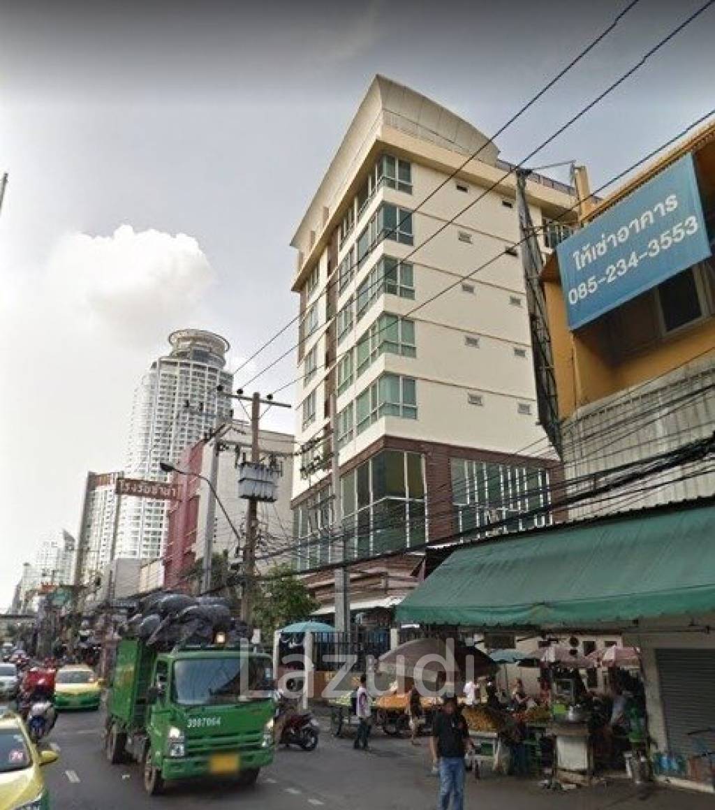 ซีนิธ เพลส แอท สุขุมวิท